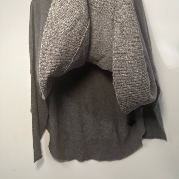 Qi 100% Cashmere Gray Shrug Lagenlook Normcore Poncho Sweater Fall Staple Size L - Picture 13 of 16